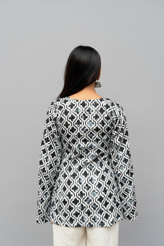 Zoya – Ink Quatrefoil Sleeved Kurti