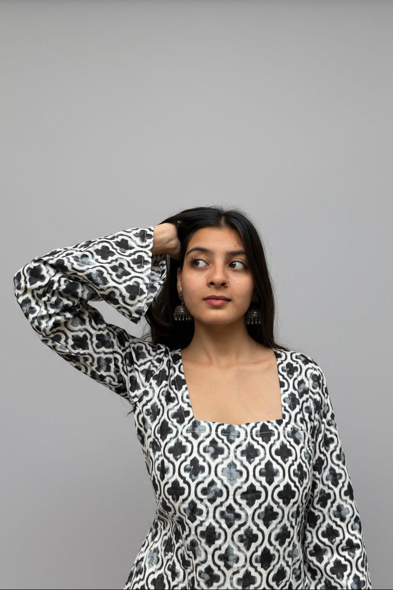 Zoya – Ink Quatrefoil Sleeved Kurti
