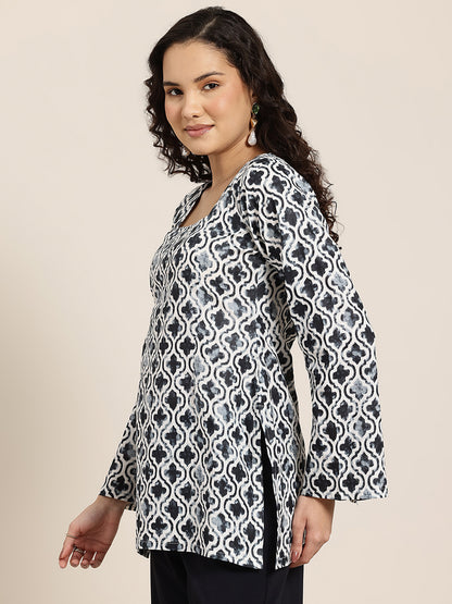 Zoya – Ink Quatrefoil Sleeved Kurti