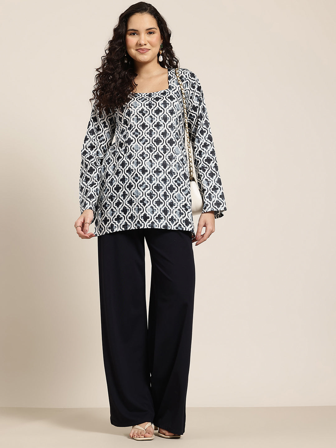 Zoya – Ink Quatrefoil Sleeved Kurti